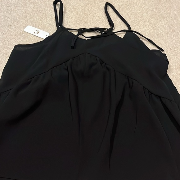 Black ruffle tank NeW - Picture 3 of 3